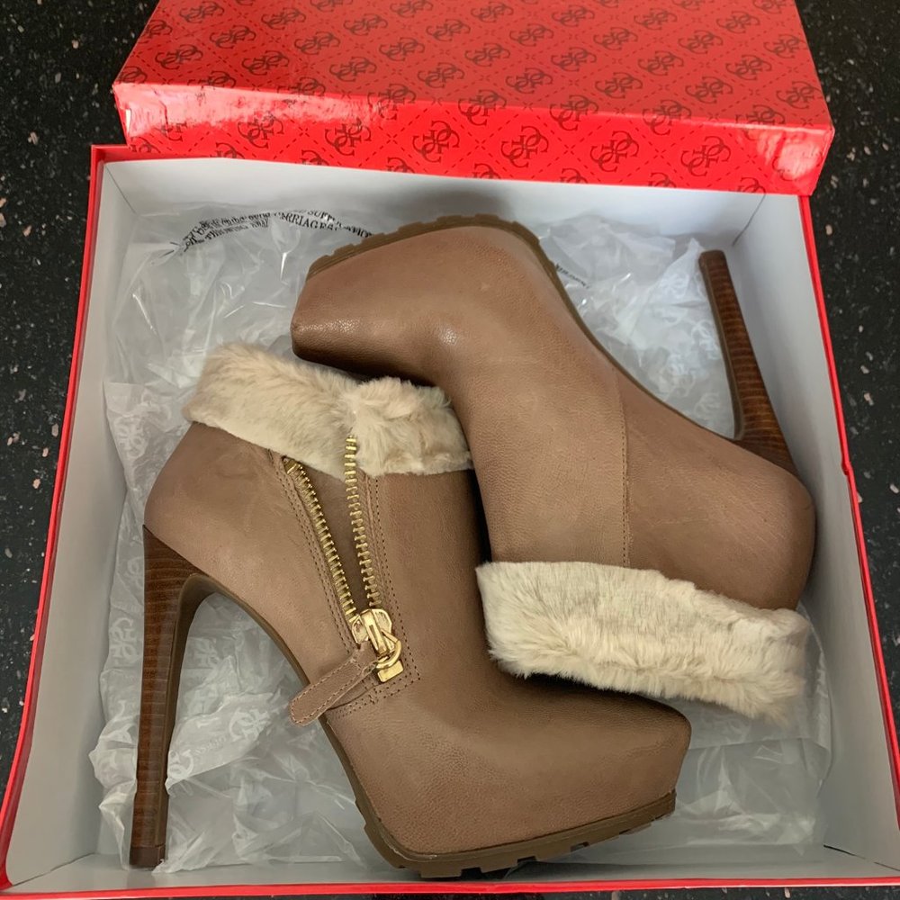 NEW Guess ankle boots with fur